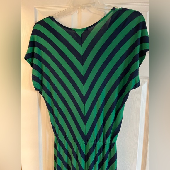 Olivia Moon v-neck high/low dress in a chevron pattern. Size L. - Picture 11 of 11
